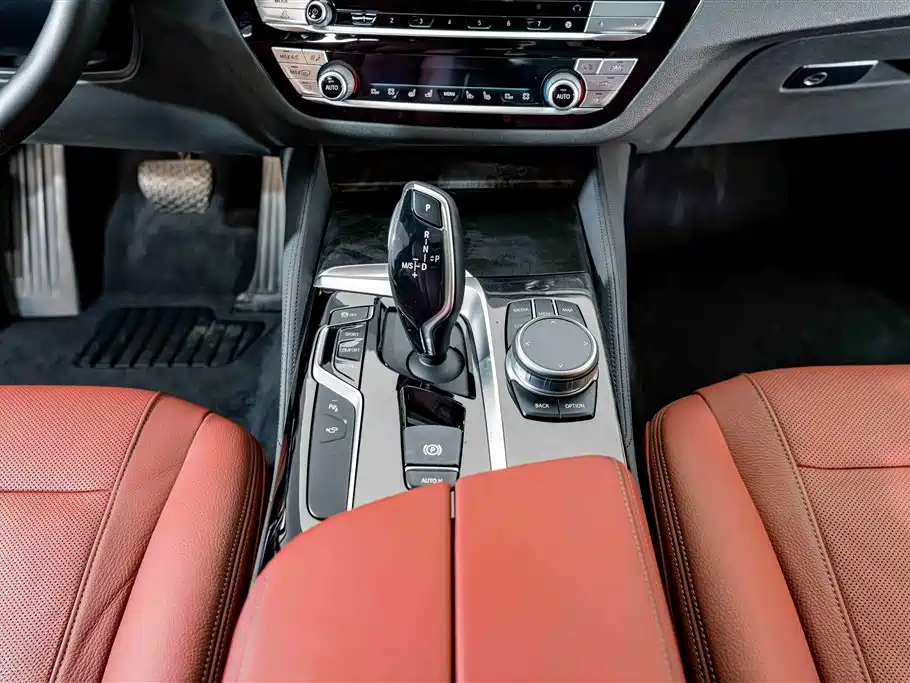 BMW 5 Series — миниатюра 15