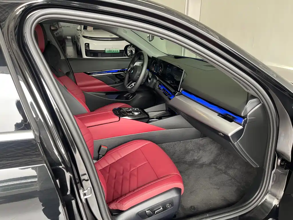 BMW 5 Series — миниатюра 27