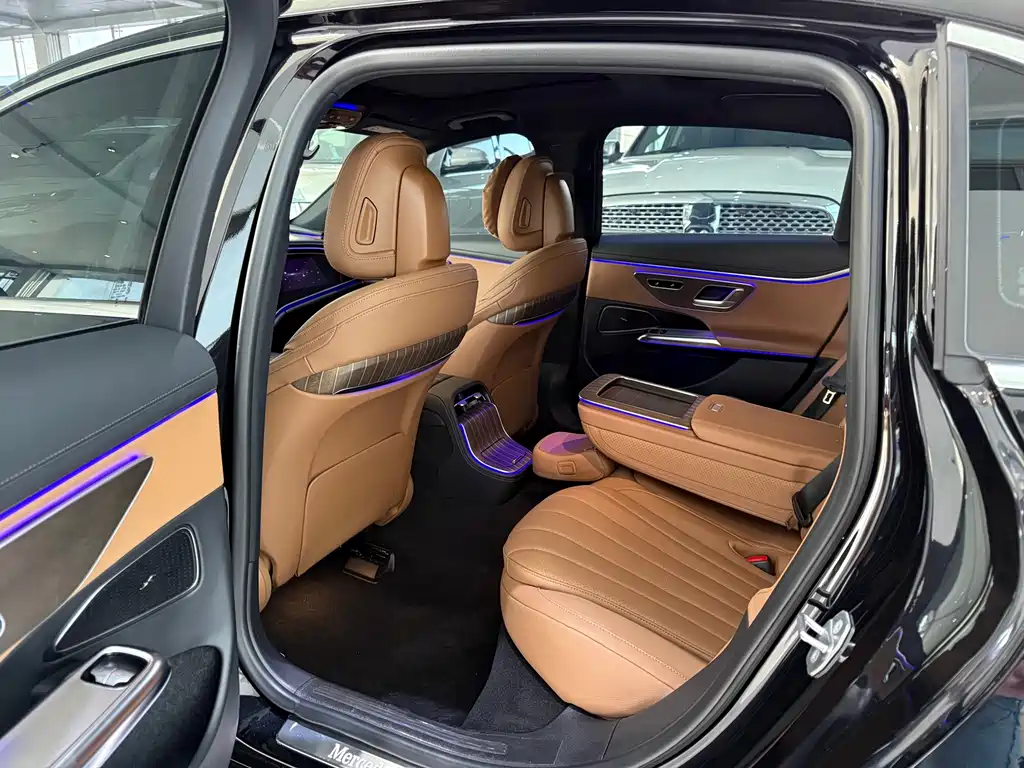 Mercedes-Benz E-Class — миниатюра 8