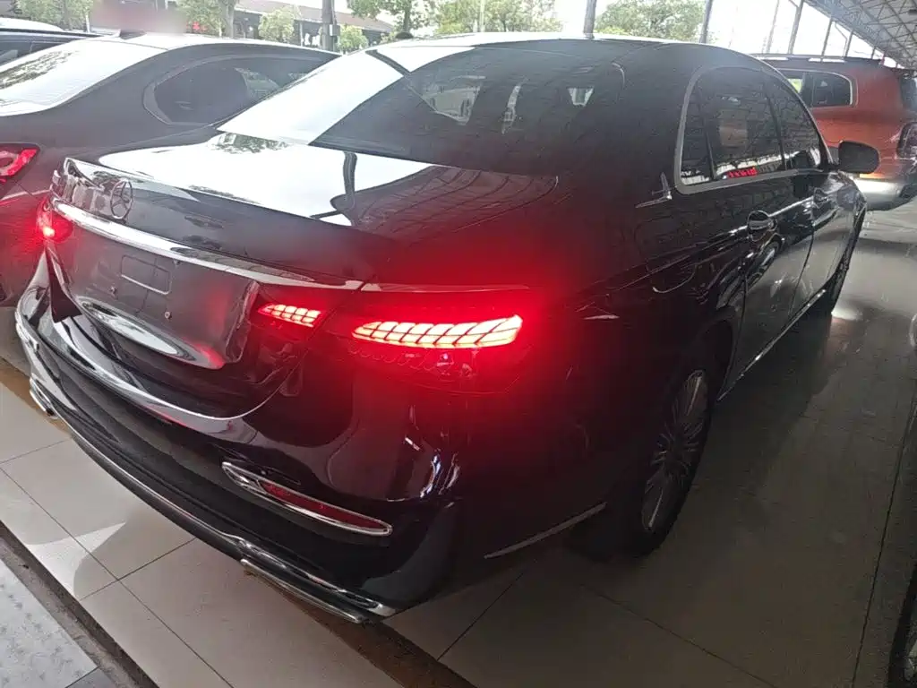 Mercedes-Benz E-Class — миниатюра 7