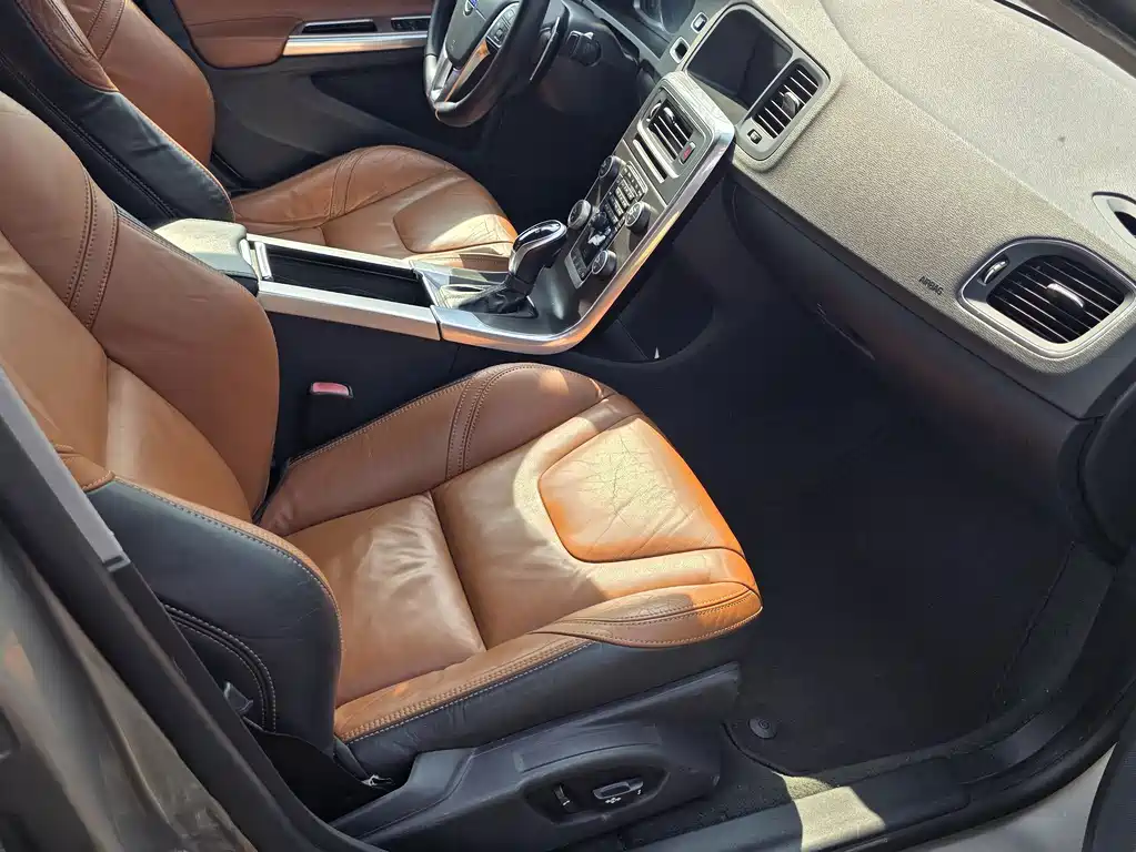 Volvo S60 (Import) — миниатюра 21