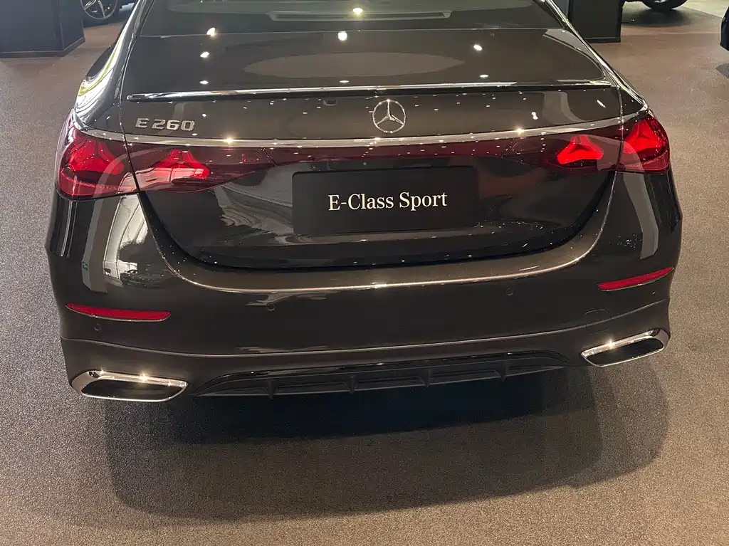 Mercedes-Benz E-Class (Import) — миниатюра 5