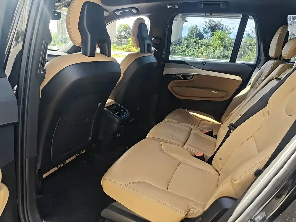 Volvo XC90 — миниатюра 9