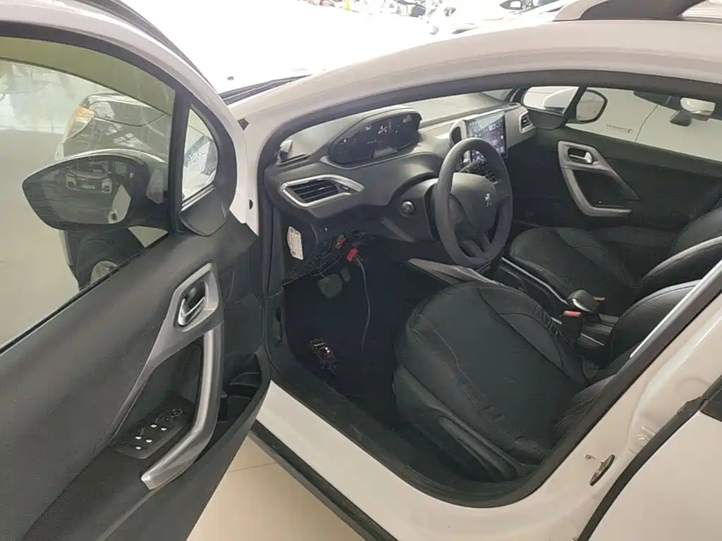 Peugeot 2008 — миниатюра 16