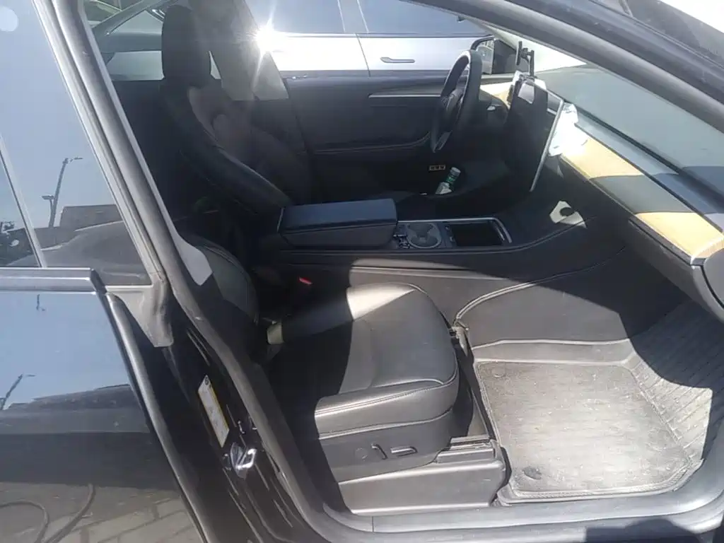 Tesla Model Y — миниатюра 25