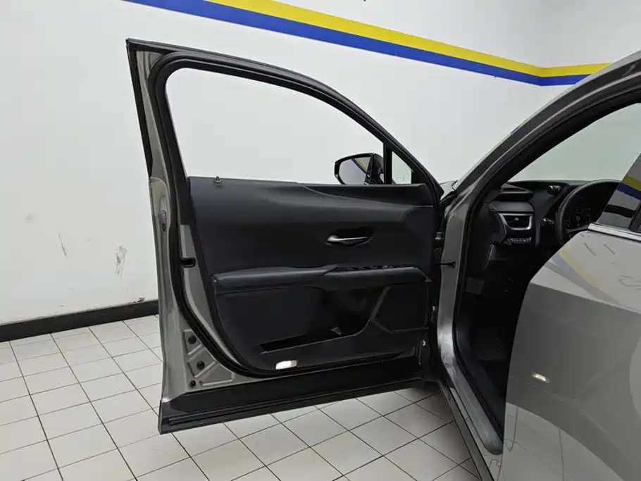 Lexus UX — миниатюра 7