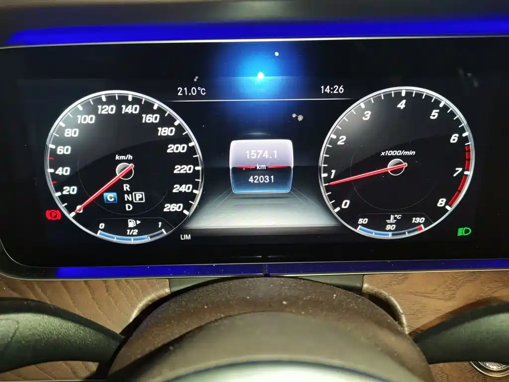 Mercedes-Benz E-Class — миниатюра 5