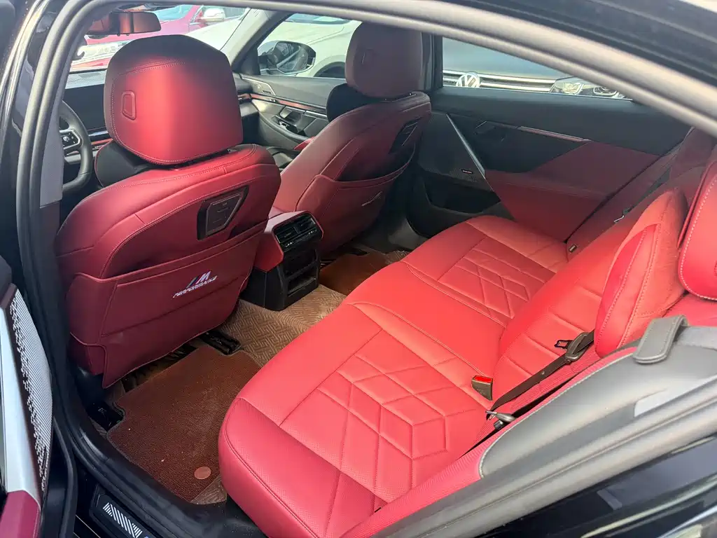 BMW 5 Series — миниатюра 6