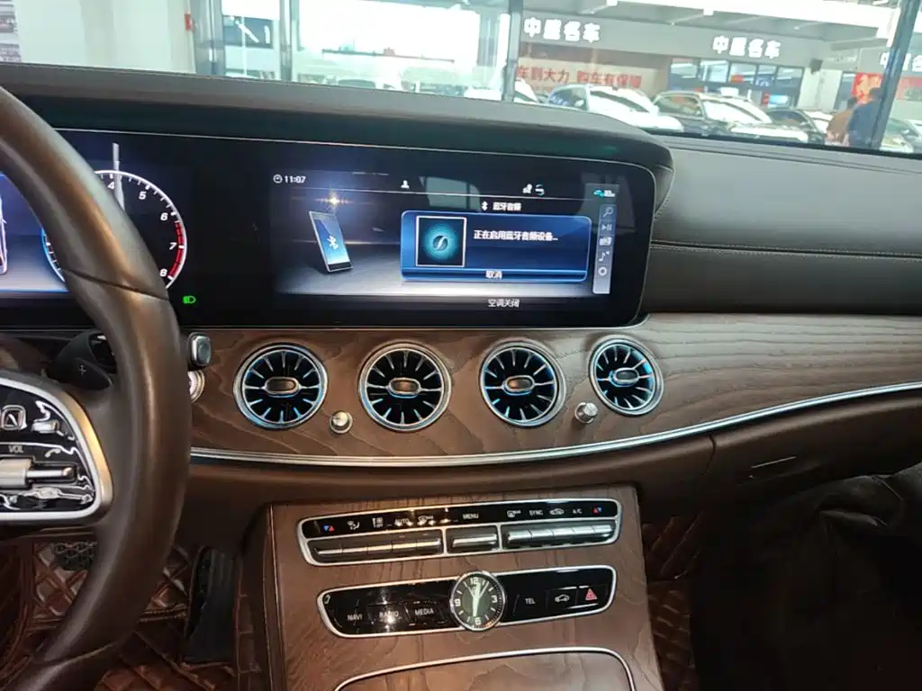 Mercedes-Benz E-Class — миниатюра 13