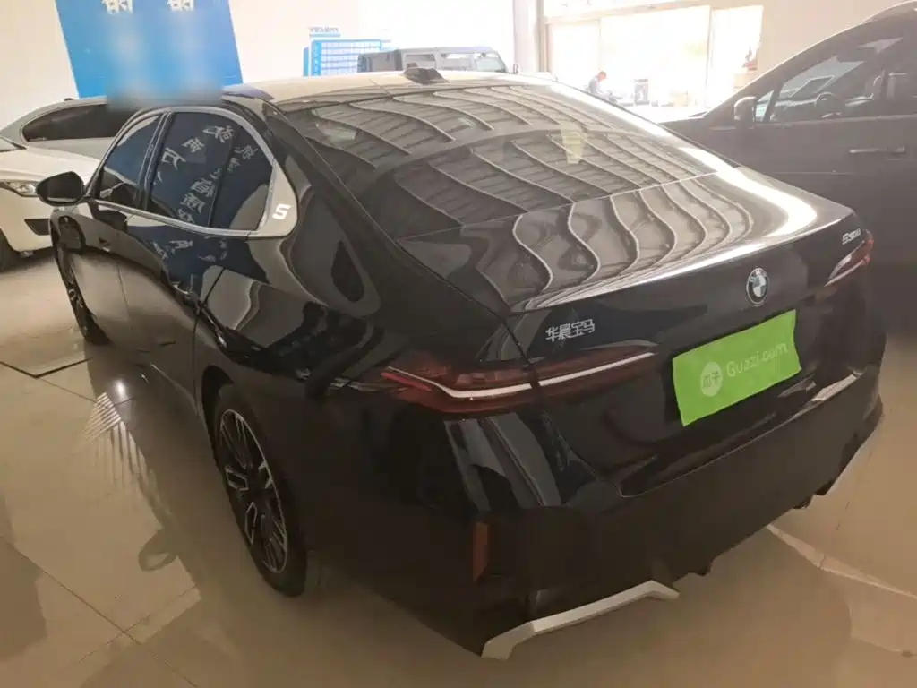 BMW 5 Series — миниатюра 5