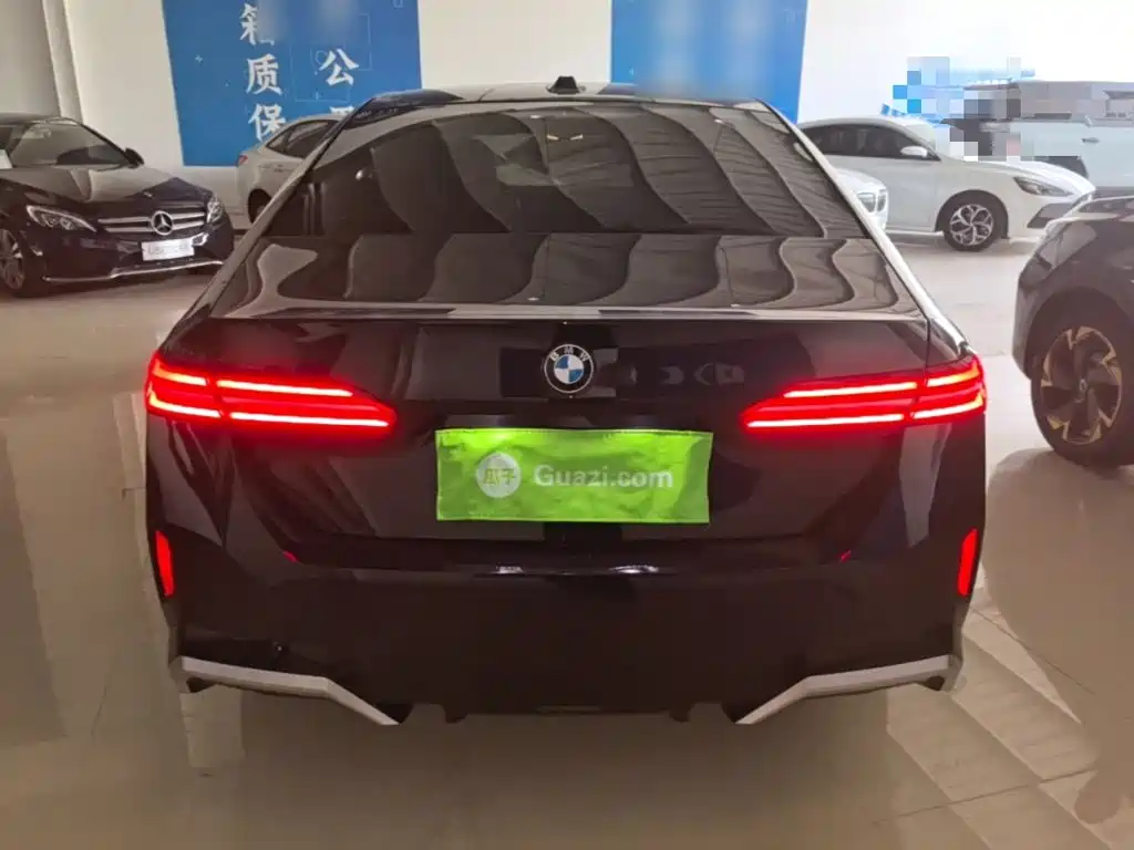 BMW 5 Series — миниатюра 6