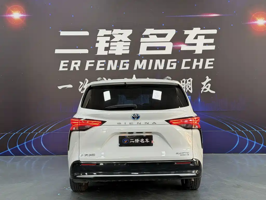 Toyota Sienna — миниатюра 5