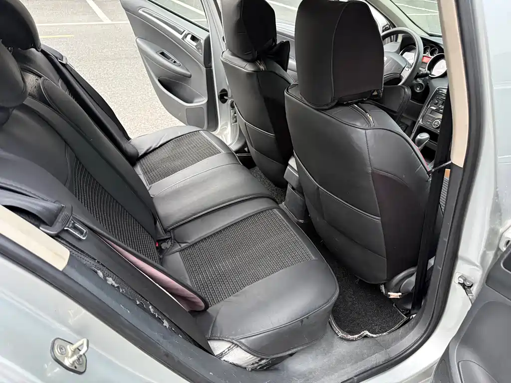 Peugeot 308 — миниатюра 11
