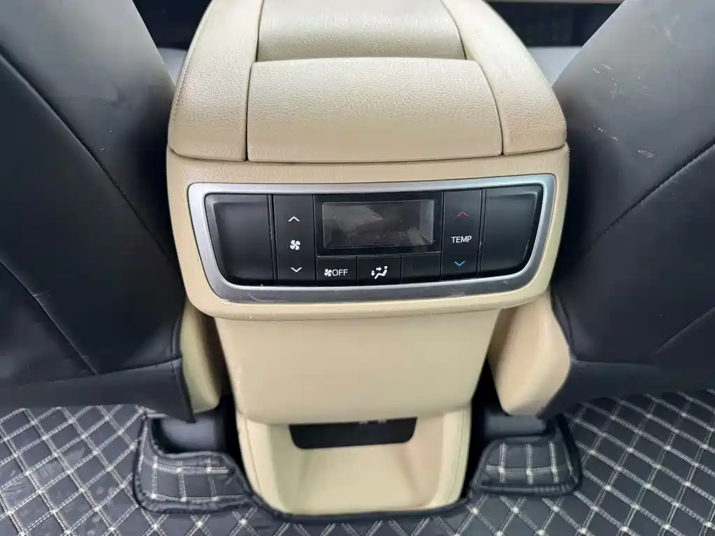 Toyota Highlander — миниатюра 17
