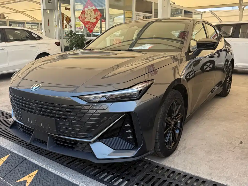 2023 Changan UNI-V - zdjęcie 1 z 8