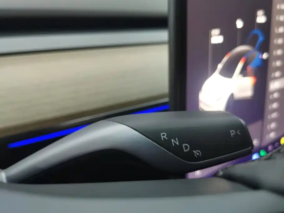 Tesla Model Y — миниатюра 16