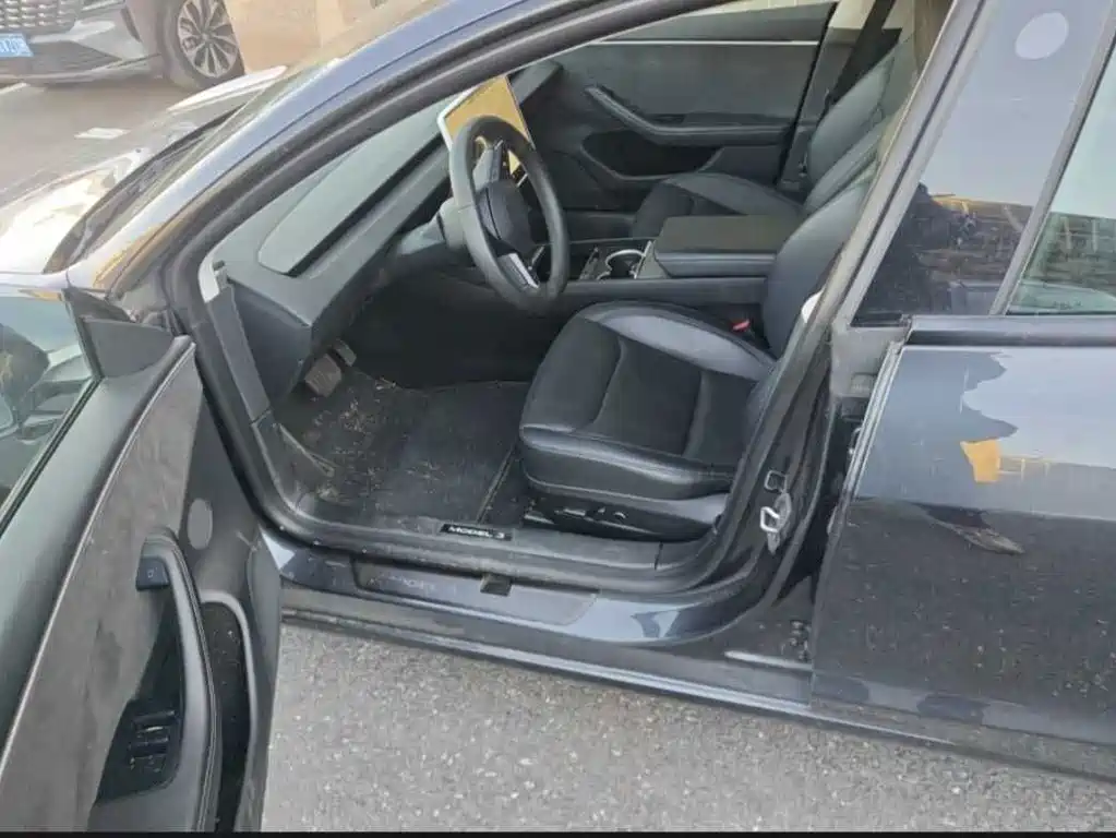 Tesla Model 3 — миниатюра 6