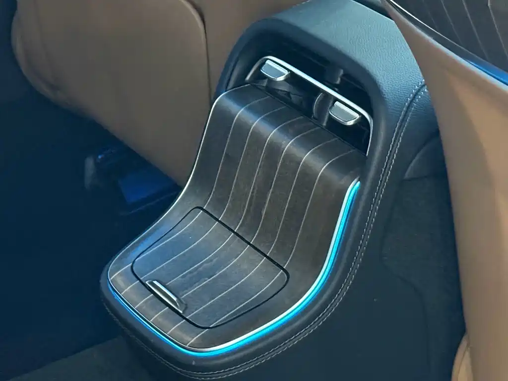 Mercedes-Benz E-Class — миниатюра 13