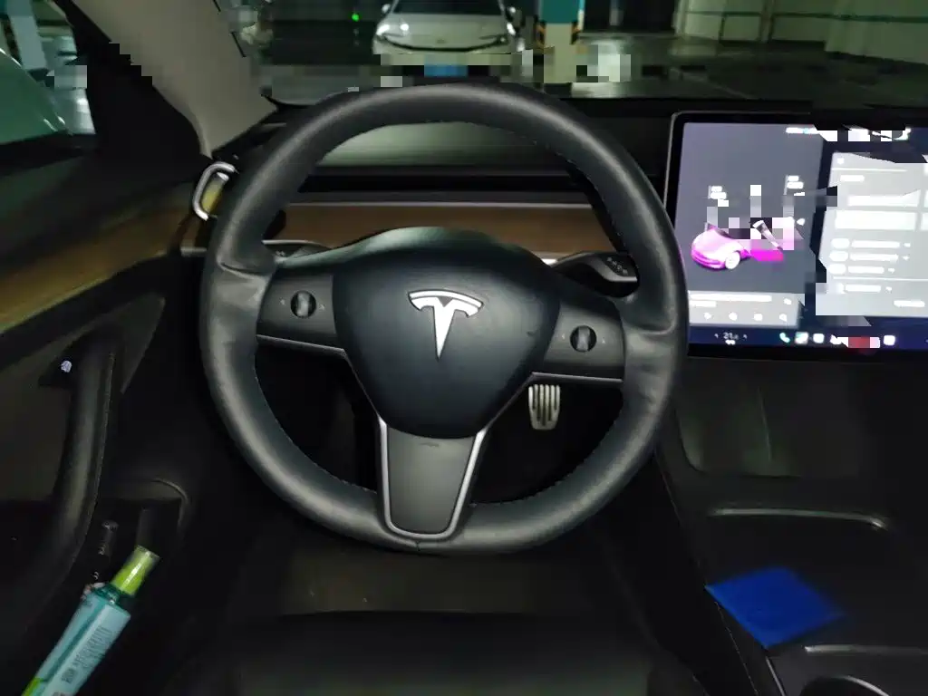 Tesla Model 3 — миниатюра 3