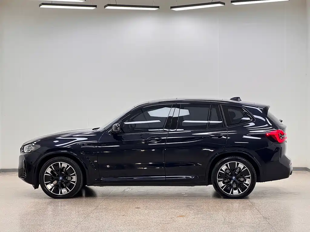 BMW iX3 — миниатюра 7