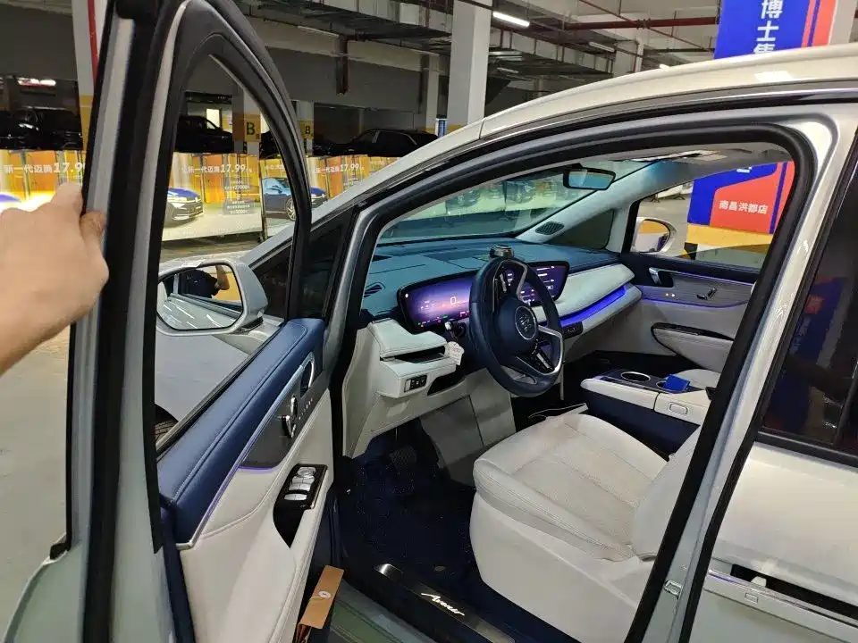 Buick GL8 Hybrid — миниатюра 6