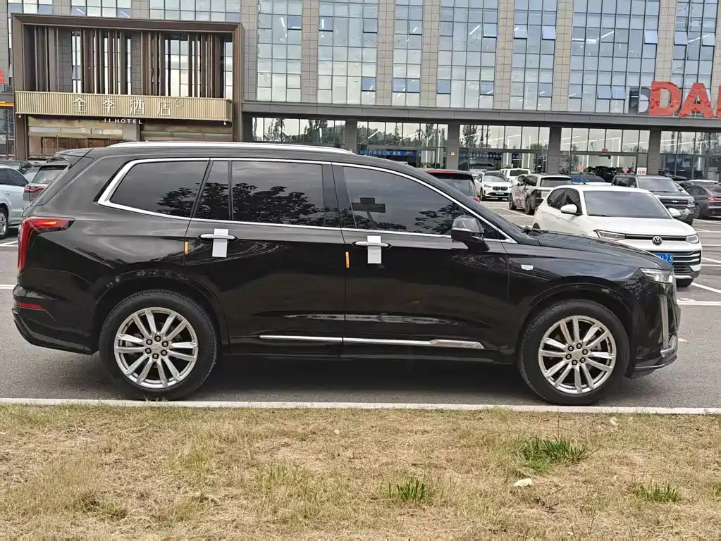 Cadillac XT6 — миниатюра 7