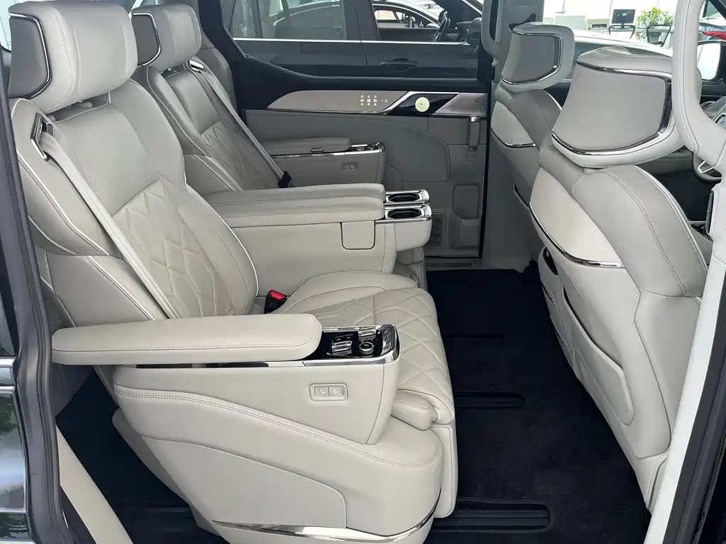 Volvo EM90 — миниатюра 10