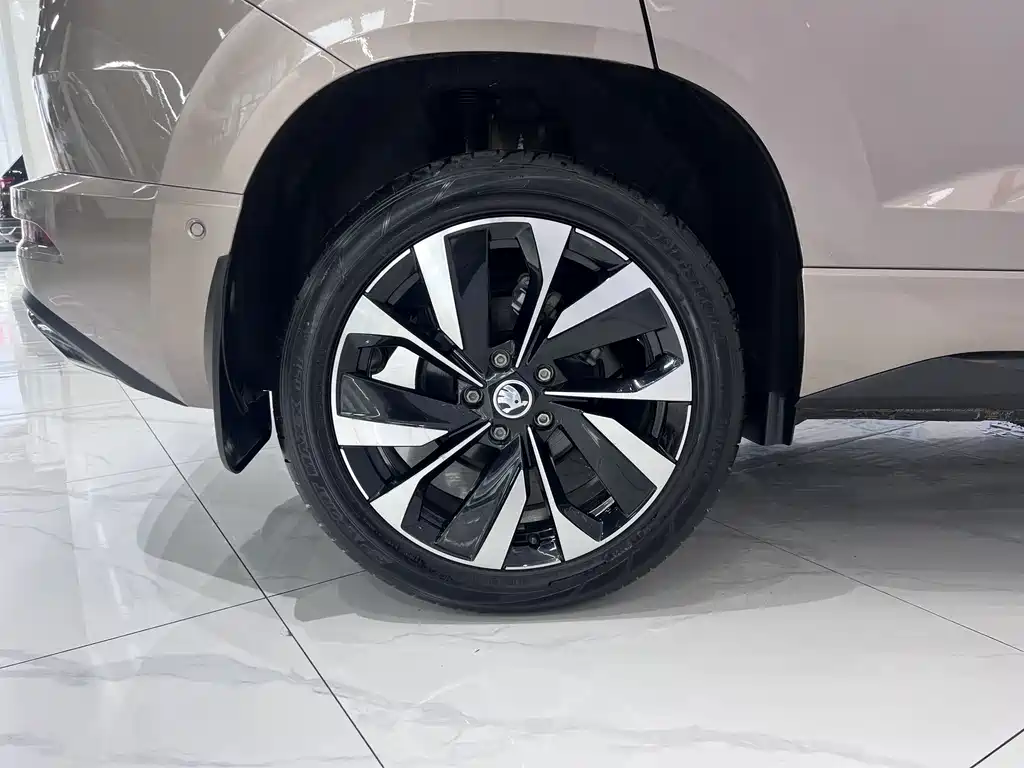 Skoda Karoq — миниатюра 20