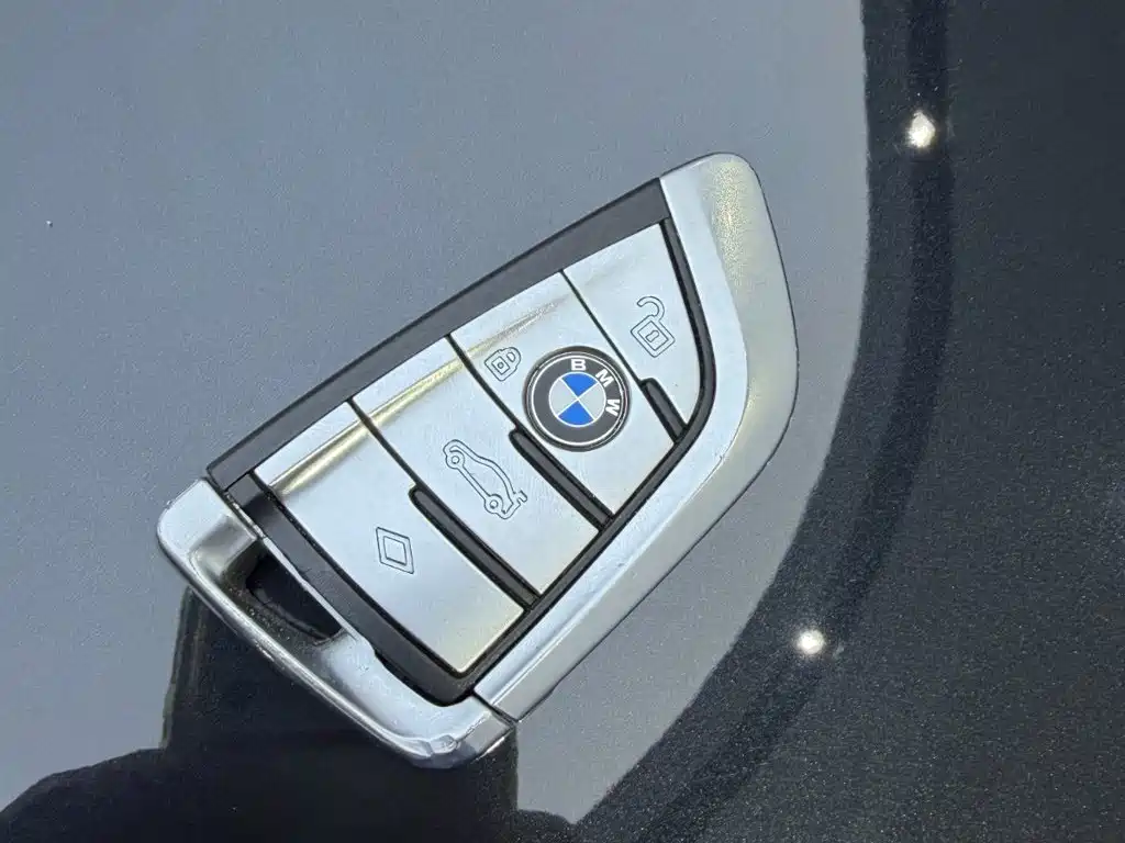BMW 7 Series — миниатюра 13