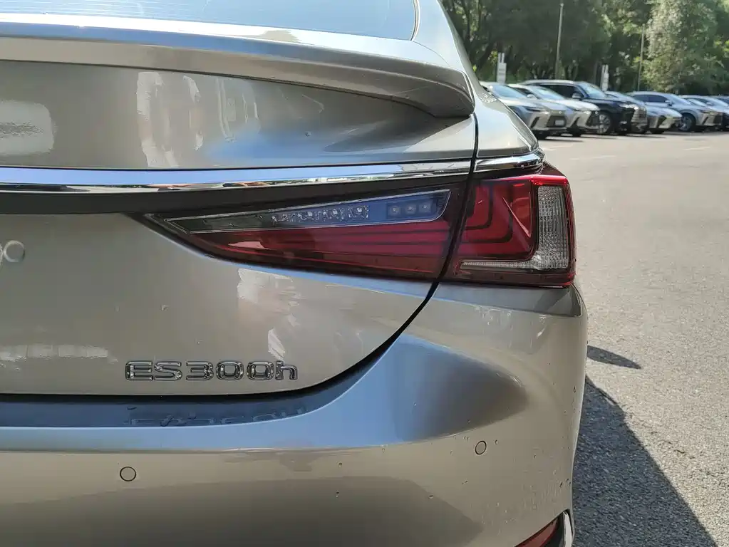 Lexus ES — миниатюра 18