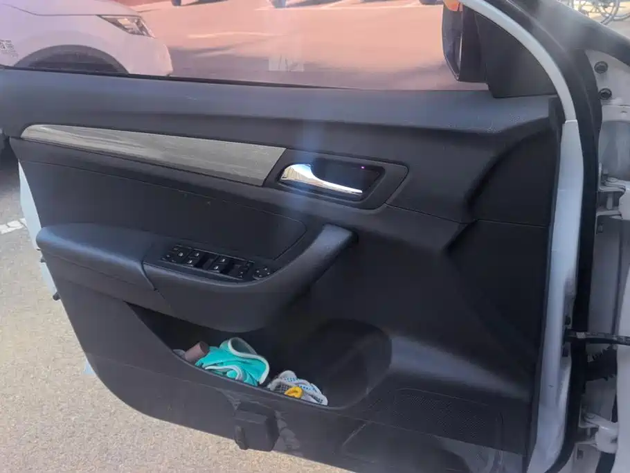 Roewe 360 — миниатюра 7