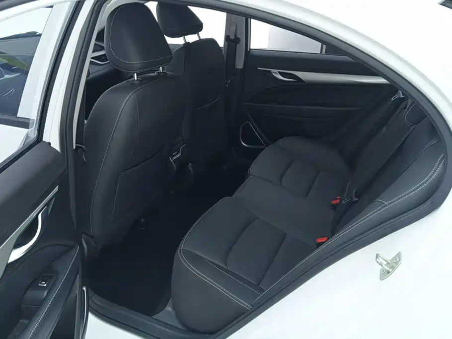 Geely Emgrand — миниатюра 11