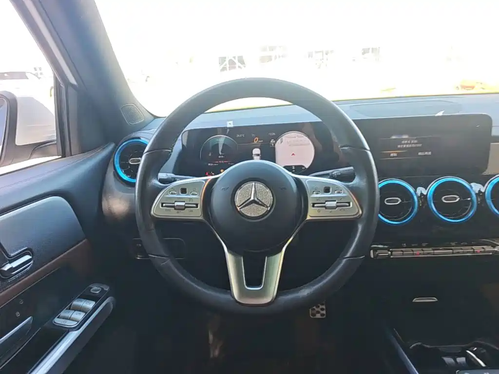 Mercedes-Benz GLB — миниатюра 15