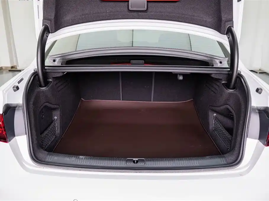 Audi A4L 2024 40 TFSI Luxury