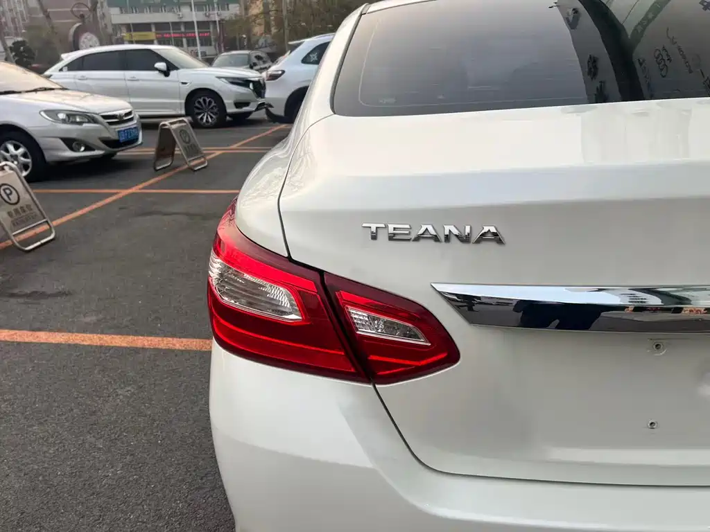 NISSAN TEANA