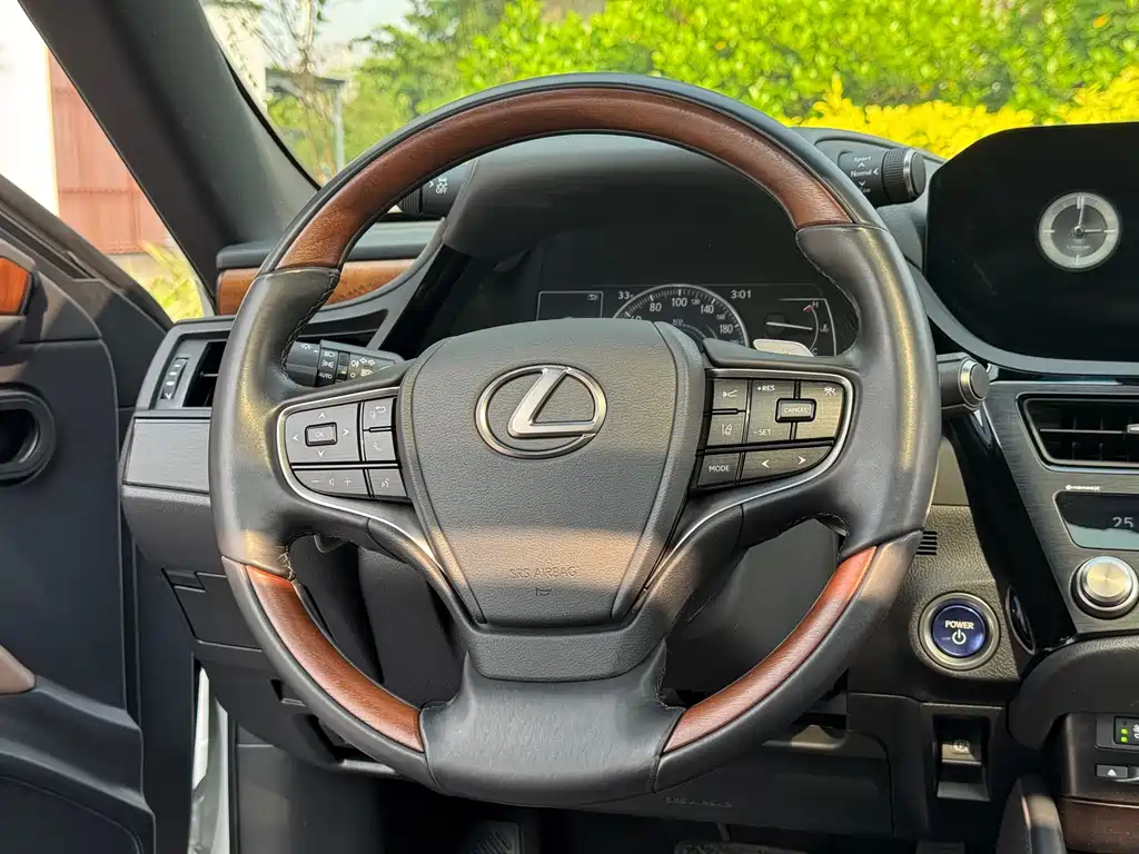 Lexus ES — миниатюра 9