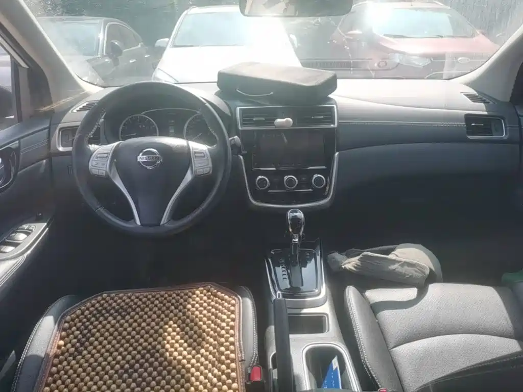 Nissan Tiida — миниатюра 10