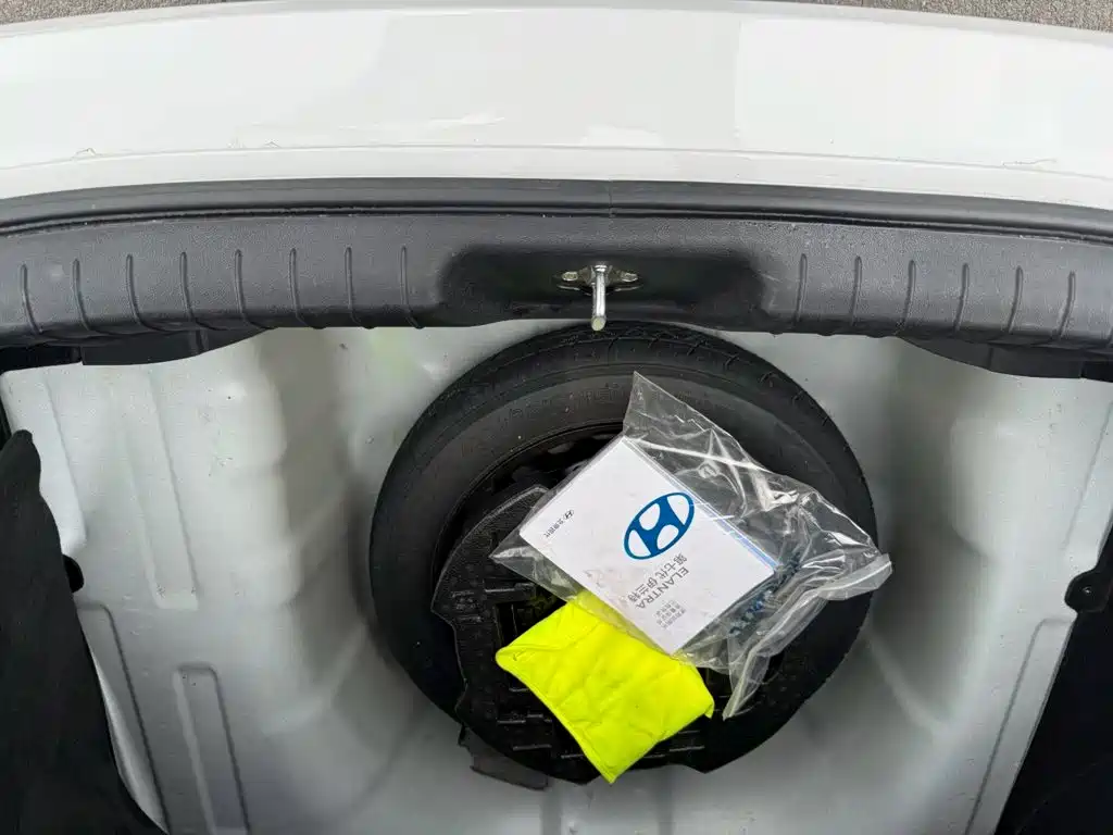 Hyundai Elantra — миниатюра 9
