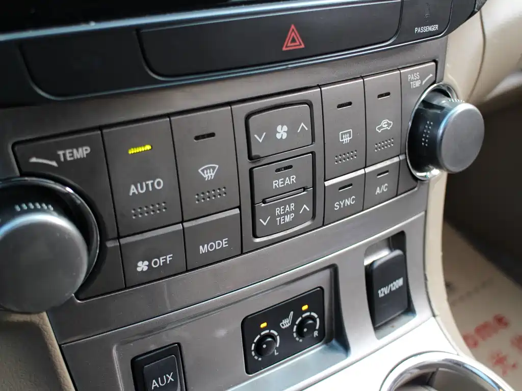 Toyota Highlander 2012 2.7L 7 мест Luxury