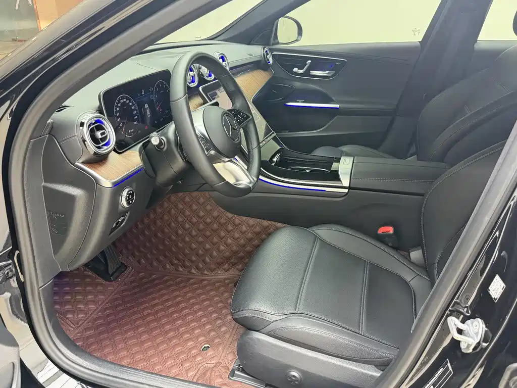 Mercedes-Benz C-Class — миниатюра 13