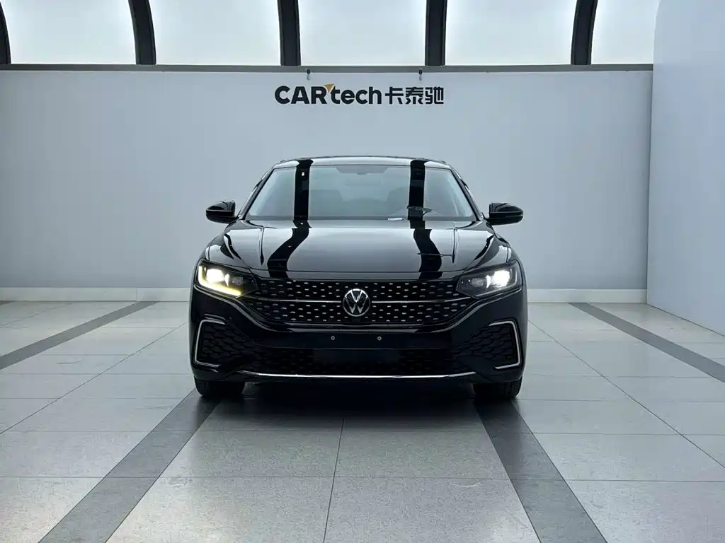 Volkswagen Passat 2026 380TSI