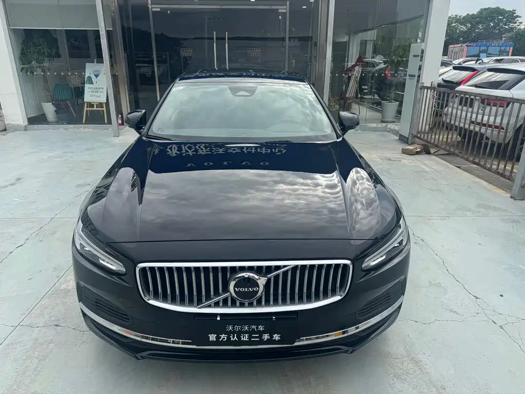 Volvo S90 2025 Luxury