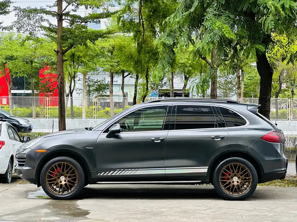 Porsche Cayenne — миниатюра 7