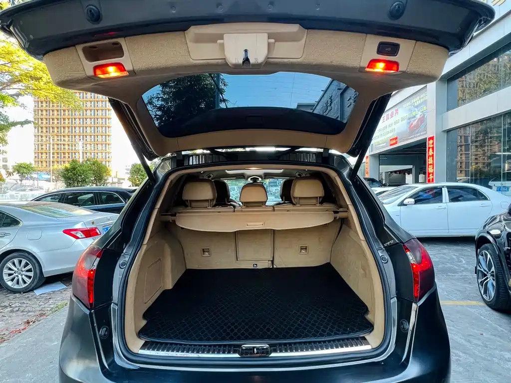 Porsche Cayenne — миниатюра 9