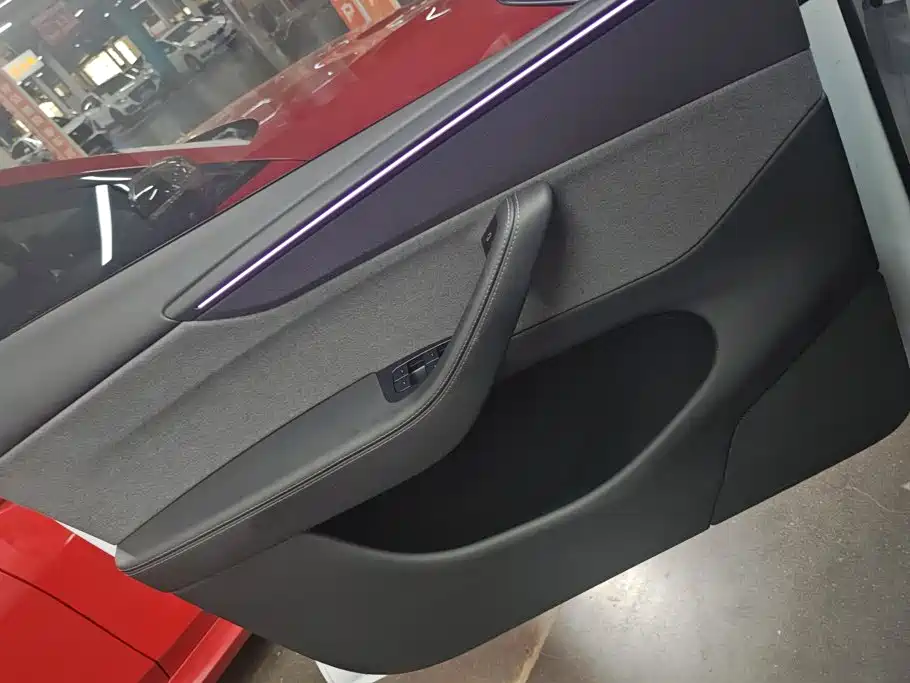 Tesla Model Y — миниатюра 7