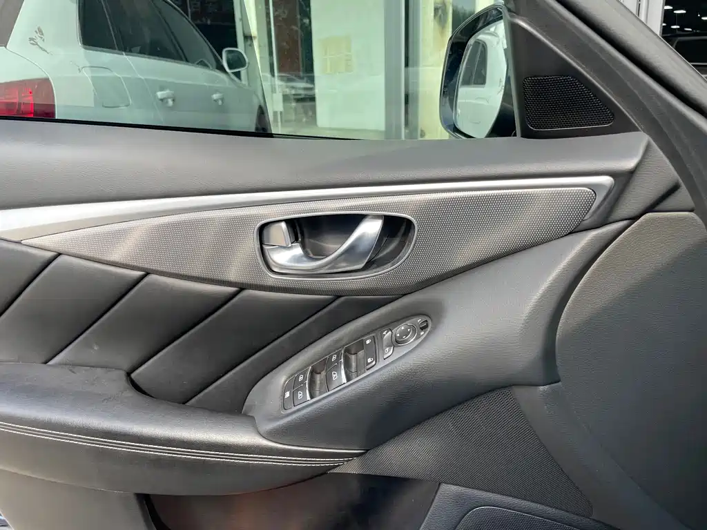 Infiniti Q50L — миниатюра 12