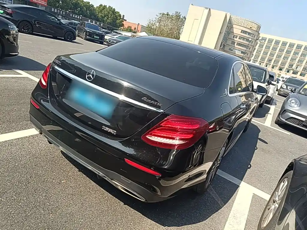 Mercedes-Benz E-Class — миниатюра 7