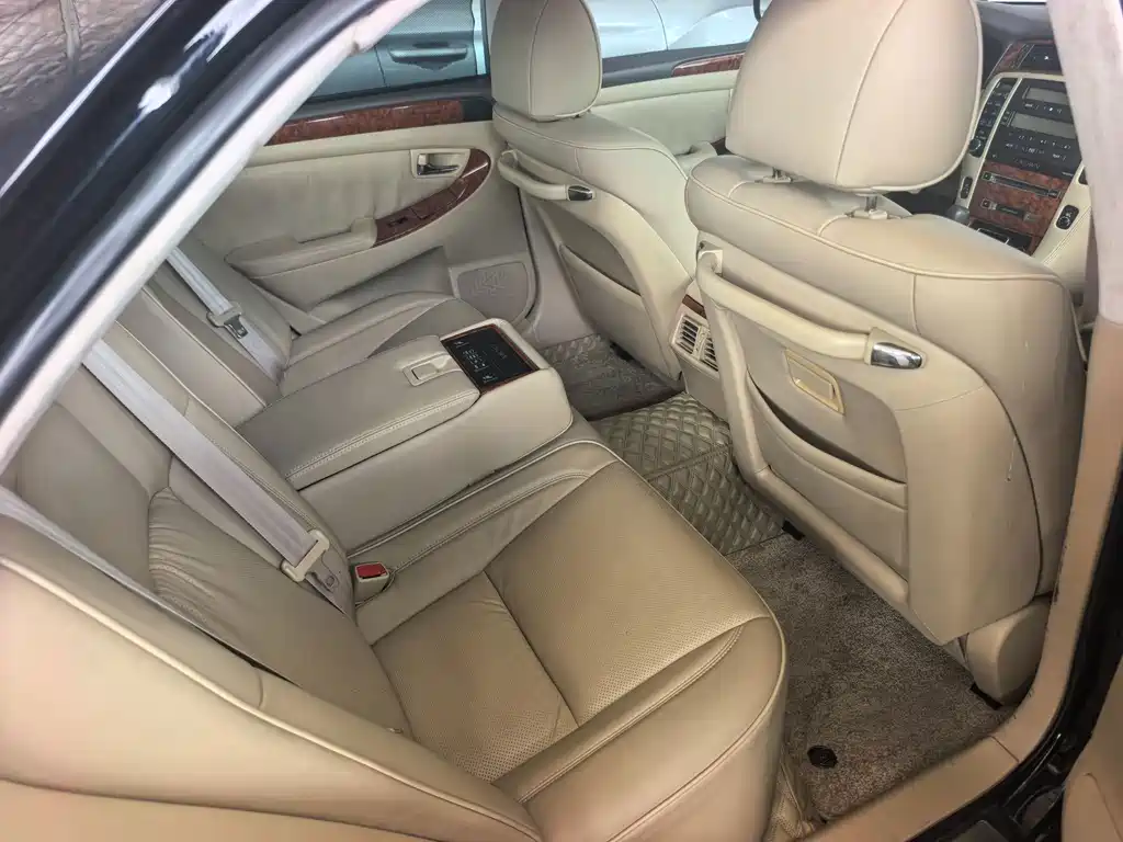 Toyota Crown — миниатюра 5