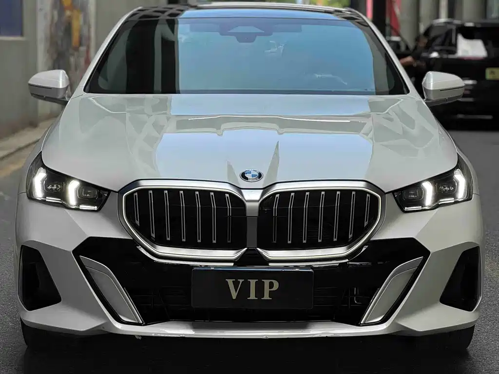 BMW 5 Series — миниатюра 2