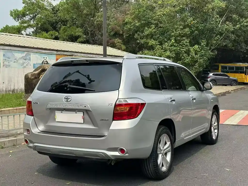Toyota Highlander (Import) — миниатюра 9